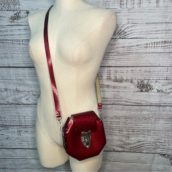 Small Red Octagon Crossbody Purse Hard Structure Cosplay Renaissance Fair - Picture 1 of 10